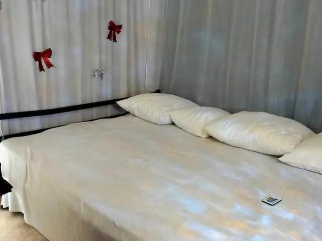 Kelly-Mott from BongaCams