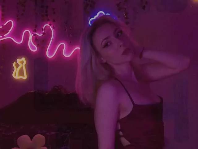 LollyGirlMoon from BongaCams