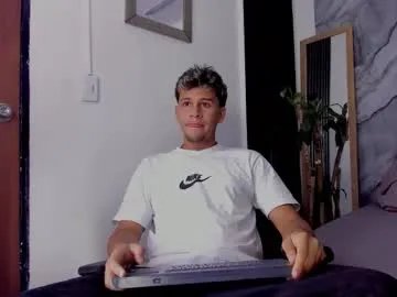 Freechat alan__smith on Chaturbate