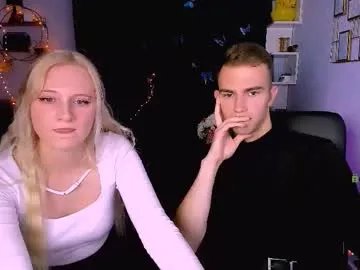 Freechat astren_villo on Chaturbate