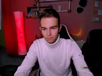 Freechat astren_villo on Chaturbate