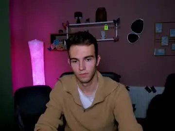 Freechat astren_villo on Chaturbate