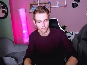 Freechat astren_villo on Chaturbate