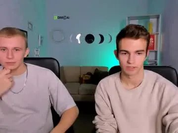 Freechat astren_villo on Chaturbate