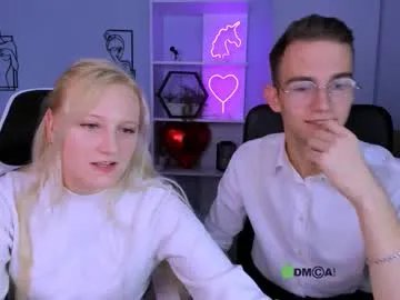 Freechat astren_villo on Chaturbate