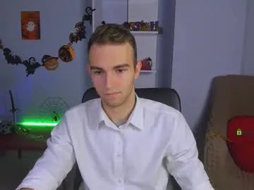 Freechat astren_villo on Chaturbate