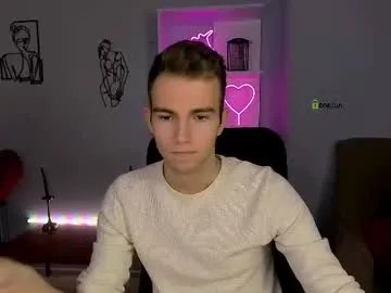 Freechat astren_villo on Chaturbate