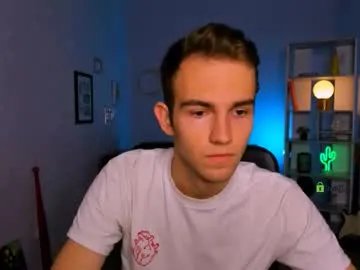 Freechat astren_villo on Chaturbate