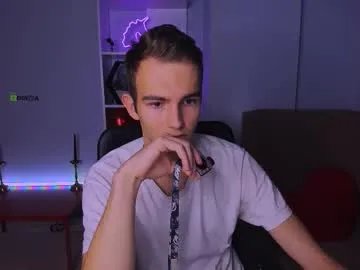 Freechat astren_villo on Chaturbate