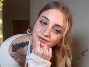 Away bambidear420 on Chaturbate