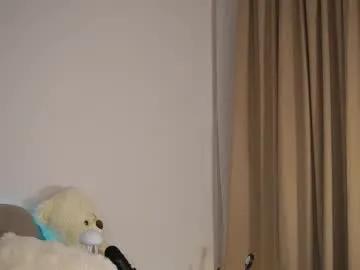 beckymadsons —  Let's make 40000+ TODAY! I'm a #teen #18, #new #shy here, but already the best #bigass on CB  - Goal: Air kiss [13 tokens left]