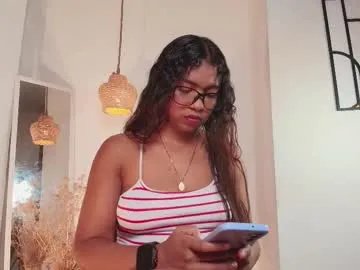 Freechat ebonyswet on Chaturbate