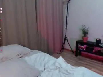 Freechat emmiclo on Chaturbate