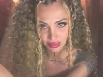 Freechat fetishsarah on Chaturbate