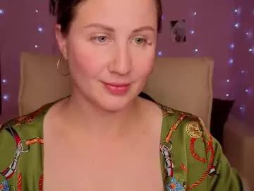 Helens_lov from Chaturbate