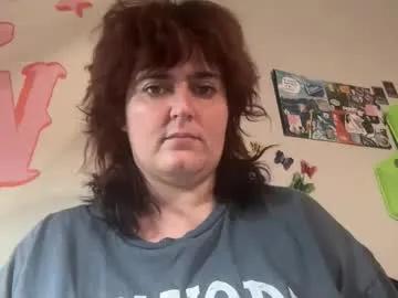 izzyishottttt — take off t-shirt  [906 tokens left] #girlnextdoor #bbw #pawg #hairy #natural