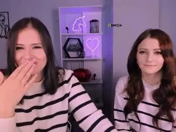 Freechat kitty_layy on Chaturbate