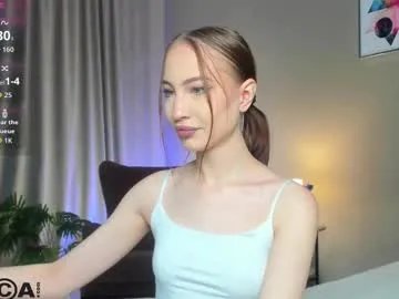 Freechat lallycute on Chaturbate