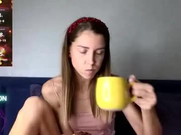lisi4ka_basik33 on Chaturbate 