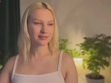 lora_hellyeah on Chaturbate