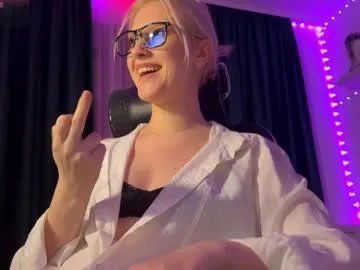 lora_hellyeah on Chaturbate