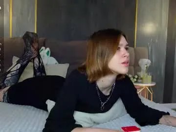 Freechat lorapuffs on Chaturbate