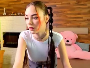 Freechat lucywilow on Chaturbate
