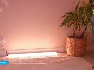 Freechat miablueye on Chaturbate