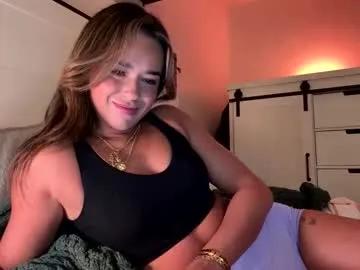 Freechat miaxxox on Chaturbate