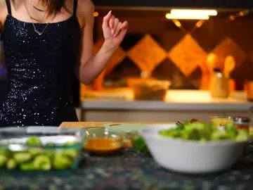 Freechat newchloe18 on Chaturbate