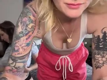 Freechat officiallyonlytams on Chaturbate