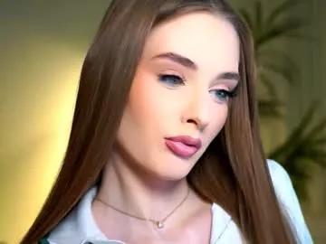 Freechat petitegonwiild on Chaturbate