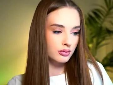 Freechat petitegonwiild on Chaturbate