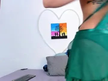 Freechat rooxxyy_ on Chaturbate