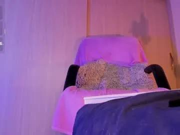 Freechat rosyejones on Chaturbate