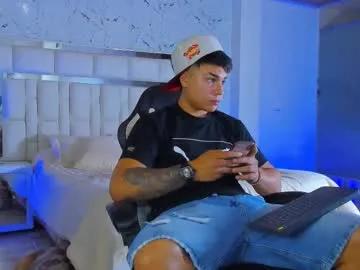 Santiagoreyesft from Chaturbate