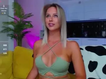 Freechat sexyyevelyn on Chaturbate