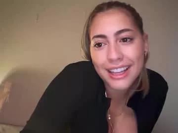 Freechat sieena on Chaturbate