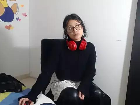 -Loren_- from StripChat is Freechat