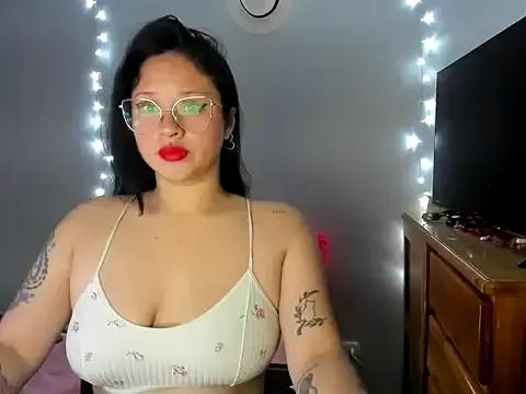 _Emily_vixen from StripChat is Freechat