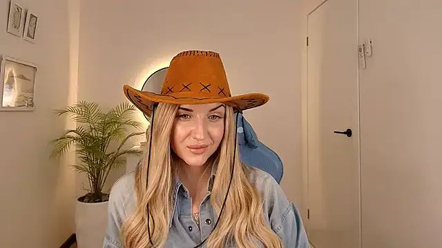 Freechat _Mi1a_ on StripChat