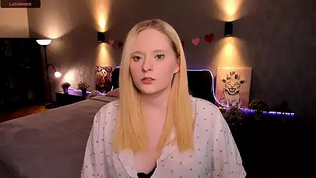 Aemilia_ from StripChat is Freechat