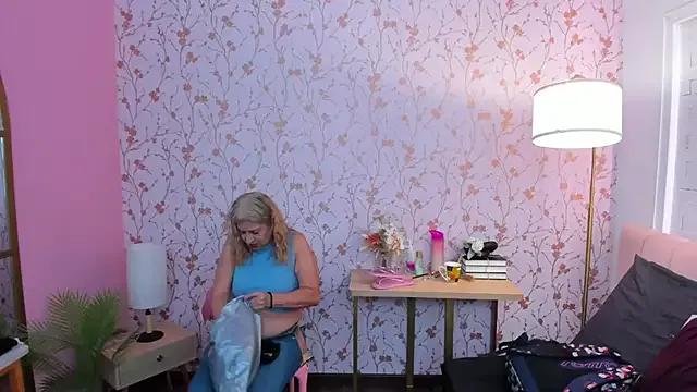 ailynross from StripChat is Freechat