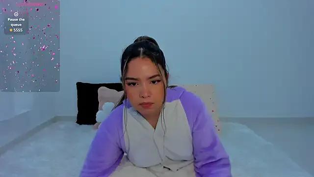 Alana_Banana_ on StripChat