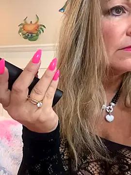 Aleesa_milfxo on StripChat 