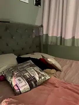 Aliciawhitee from StripChat is Freechat
