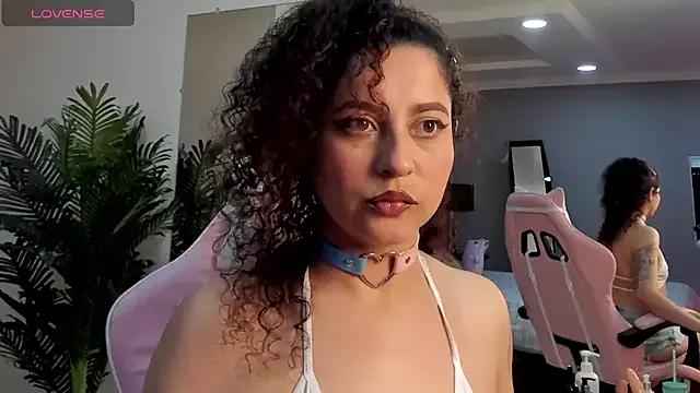 AlixonSmith from StripChat is Freechat