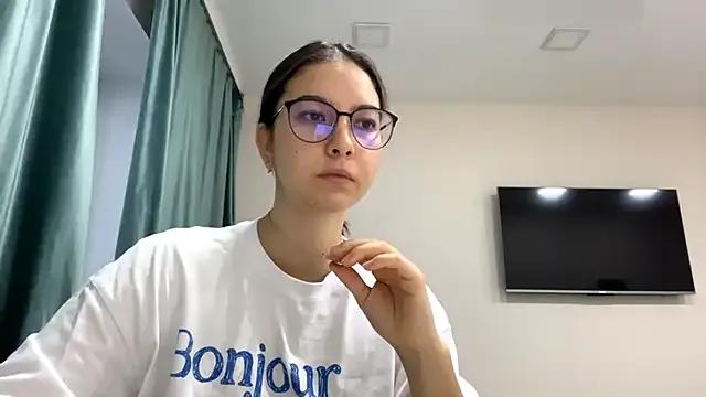 StripChat Allisgree is Freechat Allisgree — Tease with my shirt