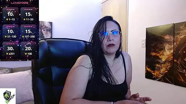 amalia_brunette from StripChat