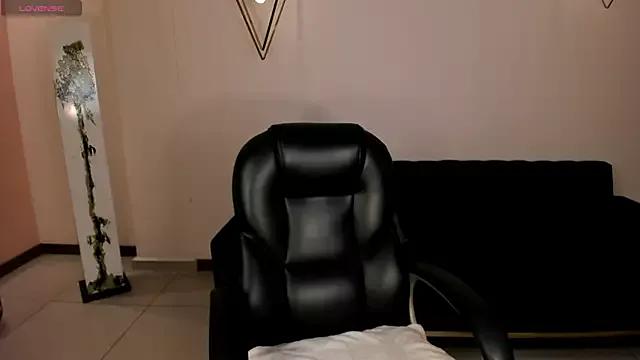 AmaliaCrus from StripChat is Freechat